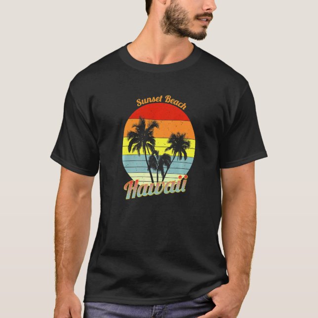 Camiseta Sunset Beach Hawaii Retro Tropical Palm Trees Vaca (Frente)