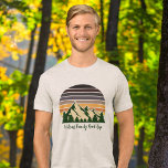 Camiseta Sunset de Floresta de Viagem Personalizada legal<br><div class="desc">Personalize suas próprias camisetas de triblenda para viajar pela natureza neste verão ou outono. Personalize com seu sobrenome debaixo da floresta verde de árvores e pôr do sol da montanha escura para uma legal manutenção de férias para seu grupo ao ar livre.</div>