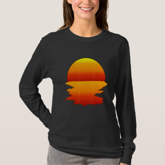 Camiseta Sunset Minimalist sunset sun with reflection on th