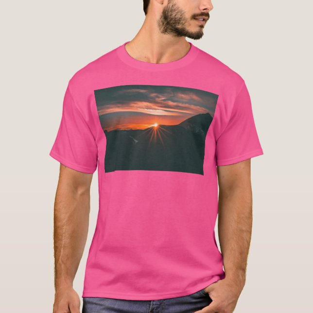 Camiseta Sunset Sobre Montanhas Ativas (Frente)