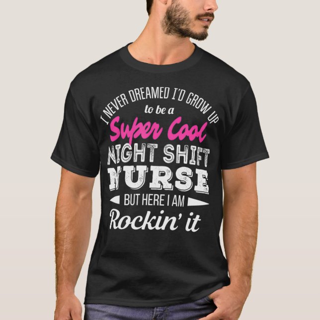 Camiseta Super Cool Night Shift Nurse Tshirt Funny Gift  (Frente)