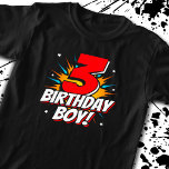 Camiseta Super-herói Birthday Boy - 3 anos - aniversário de<br><div class="desc">Este design aniversário de 3 anos é perfeito para um tema de festa de aniversário de super-heróis! Excelente para qualquer garoto de 3 anos que ama super-heróis de quadrinhos ou vilões com superpoderes! Apresenta aniversário de 3 anos "3 Birthday Boy!", citação de aniversário feliz em um tema de super-herói dos...</div>