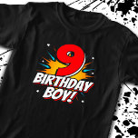 Camiseta Super-herói Birthday Boy - 9 anos - 9 anos<br><div class="desc">Este legal design do 9º aniversário é perfeito para um tema de festa de aniversário de super-heróis! Excelente para qualquer garoto de 9 anos que ama super-heróis de quadrinhos ou vilões com superpoderes! Apresenta a citação de aniversário feliz do "9 Birthday Boy!" num tema de super-herói dos quadrinhos que o...</div>