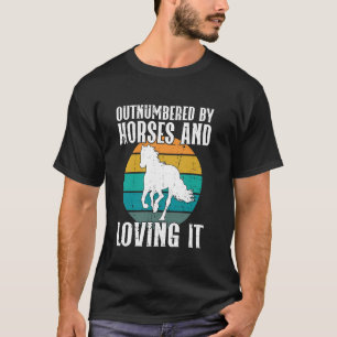 Camiseta Superado em número por Cavalos e Adorando Pai de C