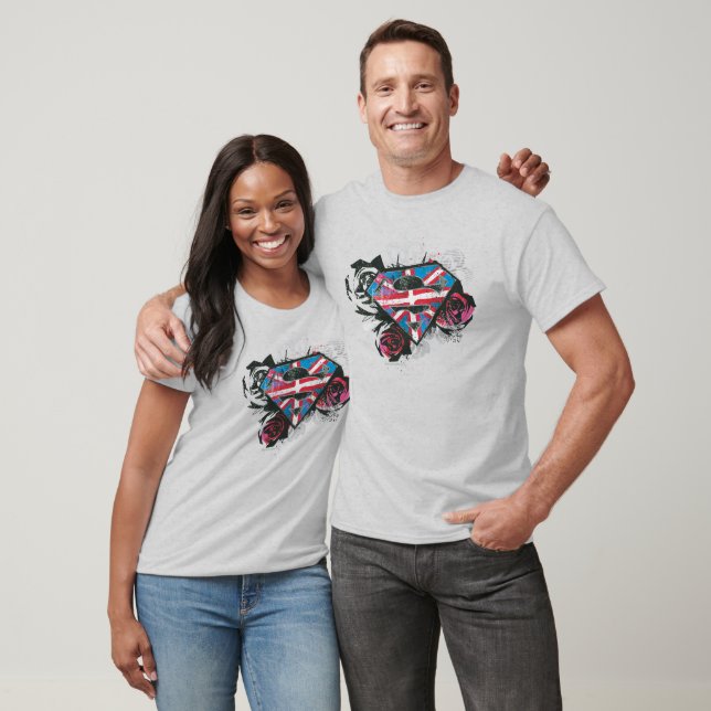 Camiseta Supergirl British Flag e Rosas (Unissex)