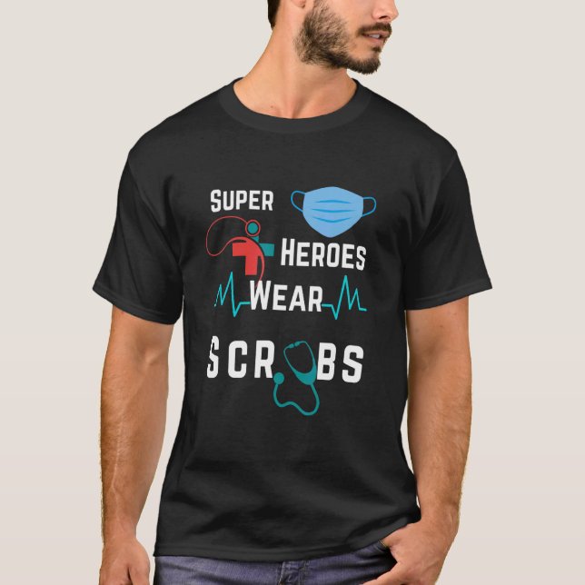 Camiseta Superheróis Vestem Cores Escrupulosas Escrupulosas (Frente)
