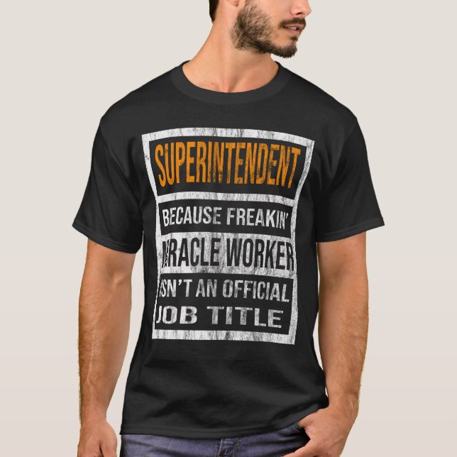 Camiseta Superintendente Porque O Freaking Miracle Worker É (Frente)
