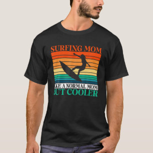 Camiseta Surfando A Mãe Como Uma Mãe Normal Mas Surf Acorda