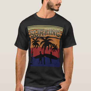 Camiseta surfar em férias clássicas de verão de surfe