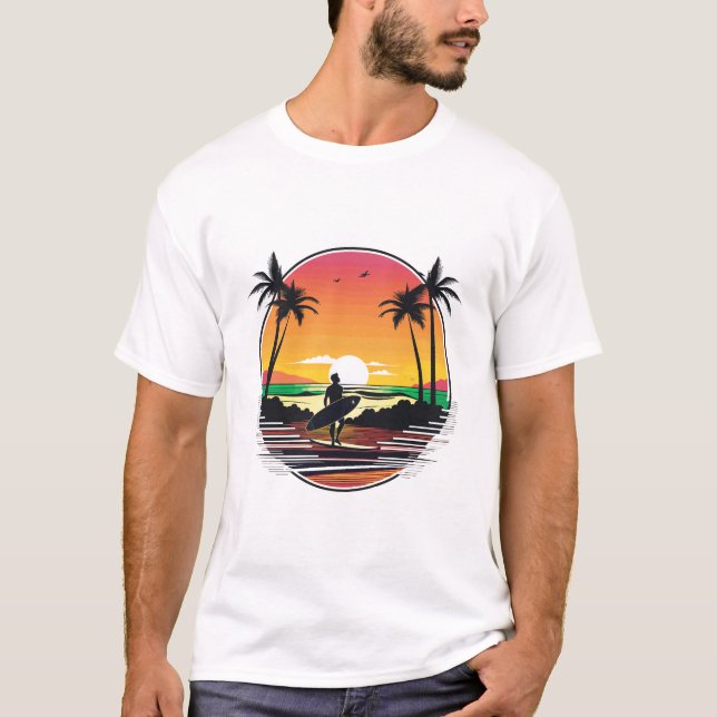 Camiseta Surfer Beach Sunset Retro Tropical Illustration (Frente)