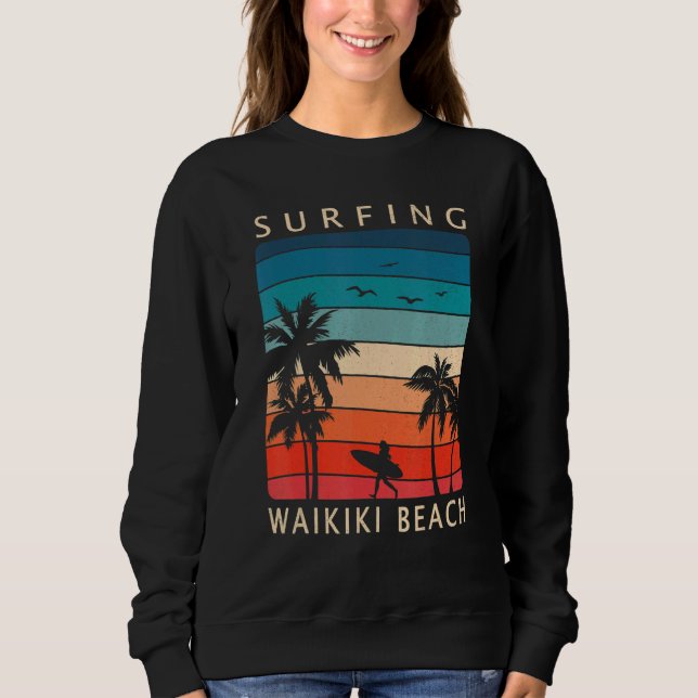 Camiseta Surfer Girl Surfing Waikiki Beach Hawaiian Sunset  (Frente)