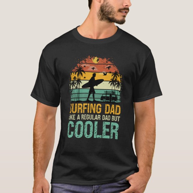 Camiseta Surfing Dad Like a Regular Dad but Cooler Great Fa (Frente)