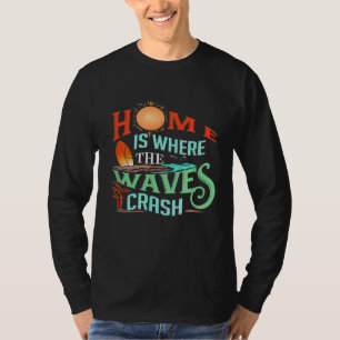Camiseta Surfing Home é onde as ondas invadem surfistas
