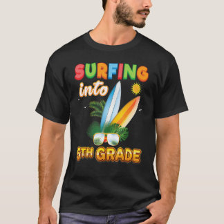 Camiseta Surfing Into 5th Grade Back To School Fifth Surf K