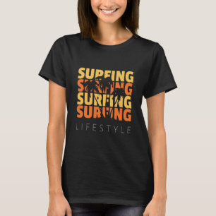 Camiseta Surfing no estilo de vida