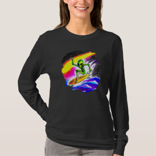 Camiseta Surfista Alien no Espaço Exterior Pilotando um Sur