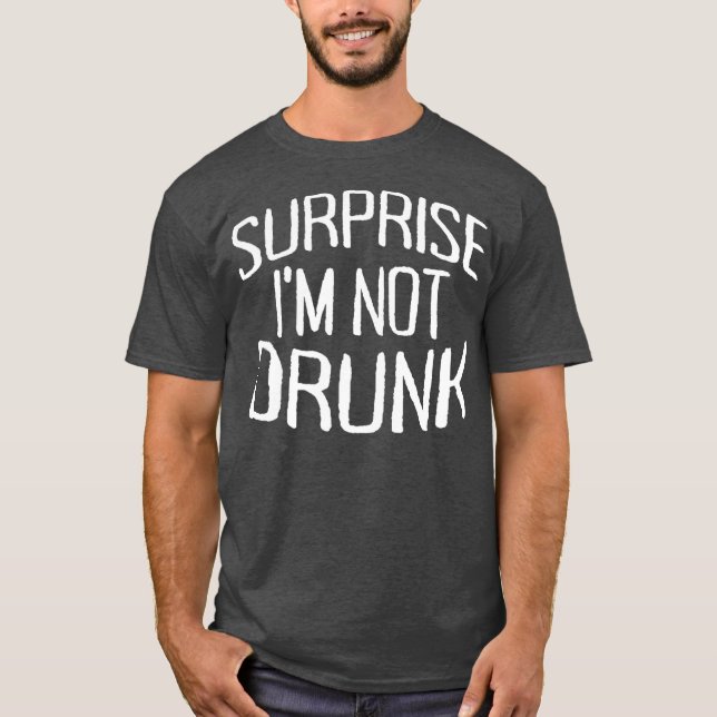 Camiseta Surprise Im Not Drunk St Patricks Day Sober  (2) (Frente)
