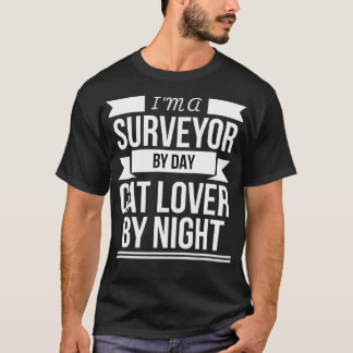 Camiseta Surveyors by day Cat Lover by Night Cat Owner Cat
