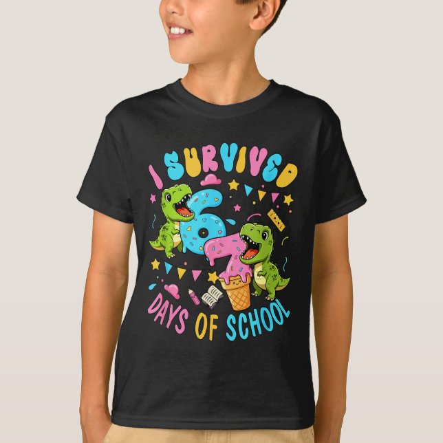 Camiseta Survived 67 Days Of School T-rexes Funny Six Seven (Frente)