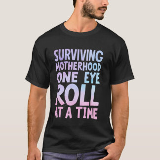 Camiseta Surviving Motherhood One Eye Roll at a Time Mom