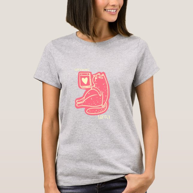 Camiseta Surviving Softly para Introvertidos Ansio (Frente)