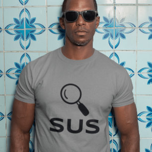 Camiseta SUS – Vibrações Suspeitas com uma Dose de
