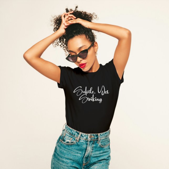 Camiseta "Sutil Ainda Em Greve" Confidente Minimalista (Criador carregado)