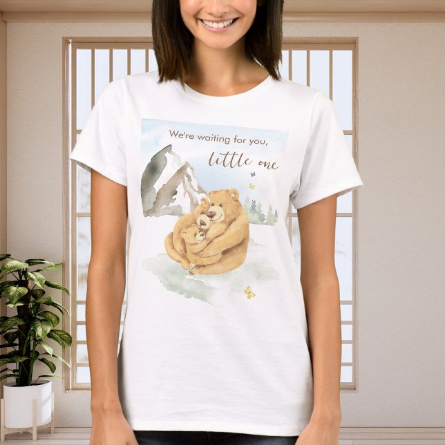 Camiseta Sweet Beige Mountain Watercolor Bear Hug (Criador carregado)
