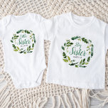 Camiseta Sweet Greenery Floral Big Sister Nome Monograma<br><div class="desc">Adorável alfabetizado com camisetas irmãs correspondentes personalizadas com o nome da sua garota. Este design bonitinho e na moda tem uma camada aquosa de verde e flores com texto Big Sister na letra aqua. Adicione o nome da sua filha abaixo ou use as ferramentas de design para escolher as fontes...</div>