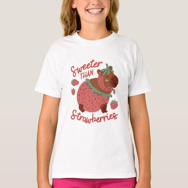 Camiseta Sweeter Than Strawberry Capybara (Frente)
