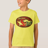 T amarelo da arte do surfista dos meninos de San