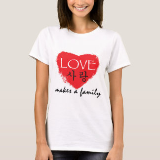 Camiseta T coreano da adopção - o "amor faz uma família "