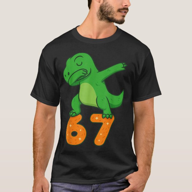 Camiseta T-rex Dinosaur Dabbing 67 Meme Six Seven Funny  (Frente)