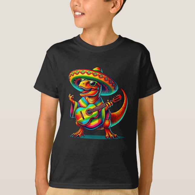 Camiseta T-rex dinossauro tocando violão cinco de mayo mexi (Frente)
