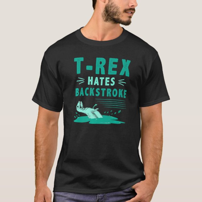 Camiseta T Rex Odeia Caipira Fundo Dinossauro Nadando (Frente)