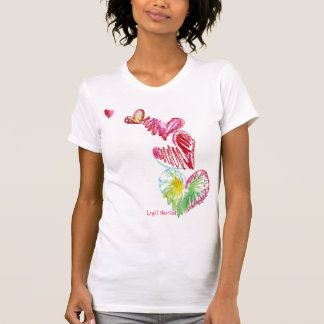 Camiseta T-shirt/ Roupa de Corações em Torre Clara