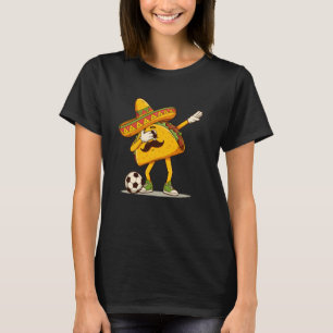 Camiseta Taco Jogando Futebol Mexicano Cinco De Mayo Sombre