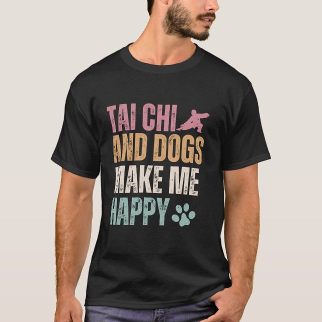 Camiseta Tai Chi E Cães Me Fazem Feliz Engraçado (Frente)
