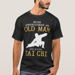 Camiseta Tai Chi Wit: Nunca Subestime um Velho com I