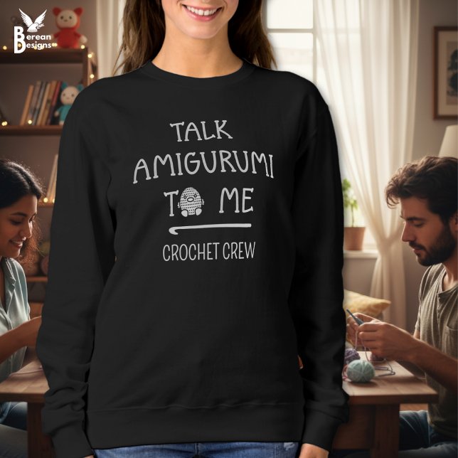 Camiseta TALK AMIGURUMI TO ME Fun Custom Crochet Crew (Fun TALK AMIGURUMI TO ME Crochet Sweatshirt w/ customizable text. Ideal gift for your Crochet Crew.)