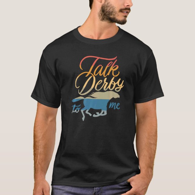 Camiseta Talk Derby To Me   Racing Horse Pun Quote Humor Sa (Frente)