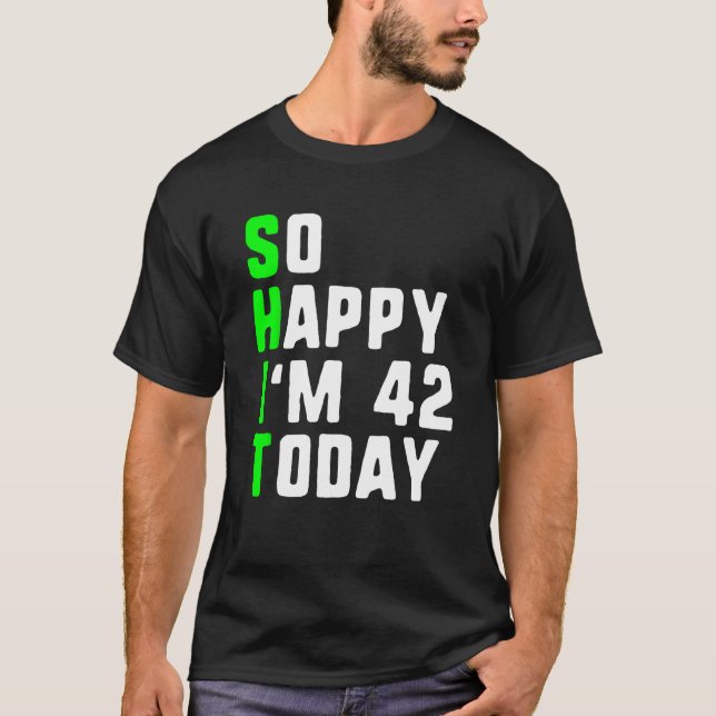 Camiseta Tão feliz que tenho 42 anos hoje 42 anos (Frente)