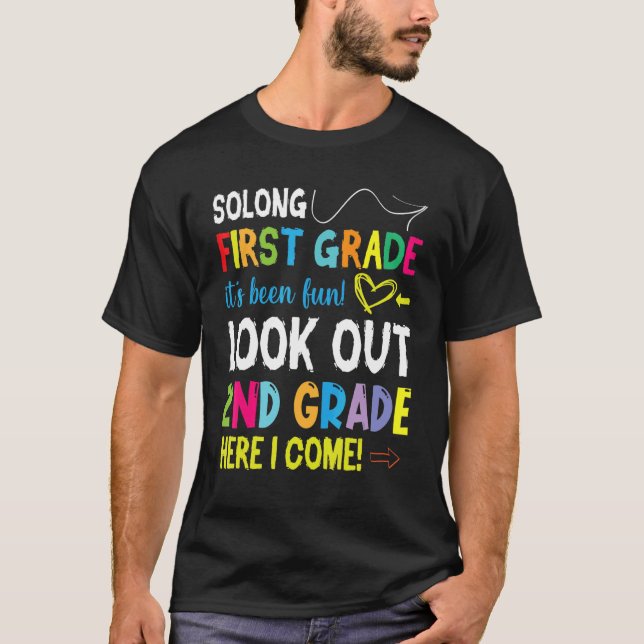 Camiseta Tão longa no primeiro ano que foi divertida, veja  (Frente)