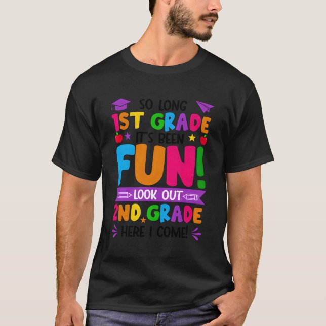 Camiseta Tão Longa Que 1 Rua Atenção Graduação Segundo (Frente)