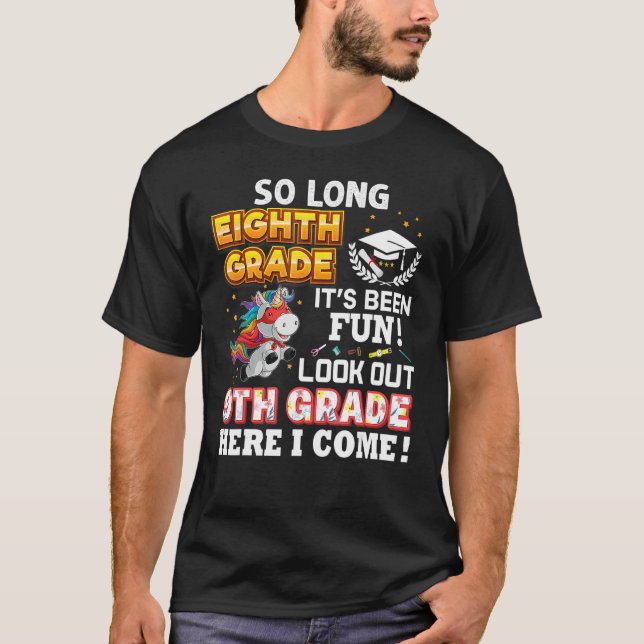 Camiseta Tão Longo 8.º ano Olhe para o 9.º Aqui Vim Último  (Frente)