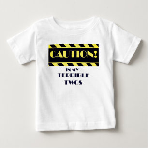 Camiseta Tape De Precaução Incrível Duas Vezes Engraçad