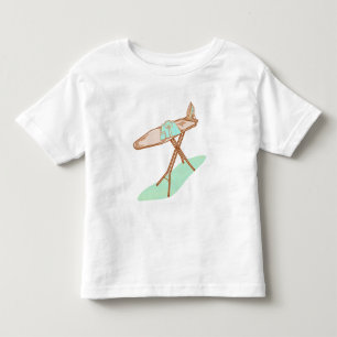 Camiseta Tarefas domésticas de conselho de ferro e passar a