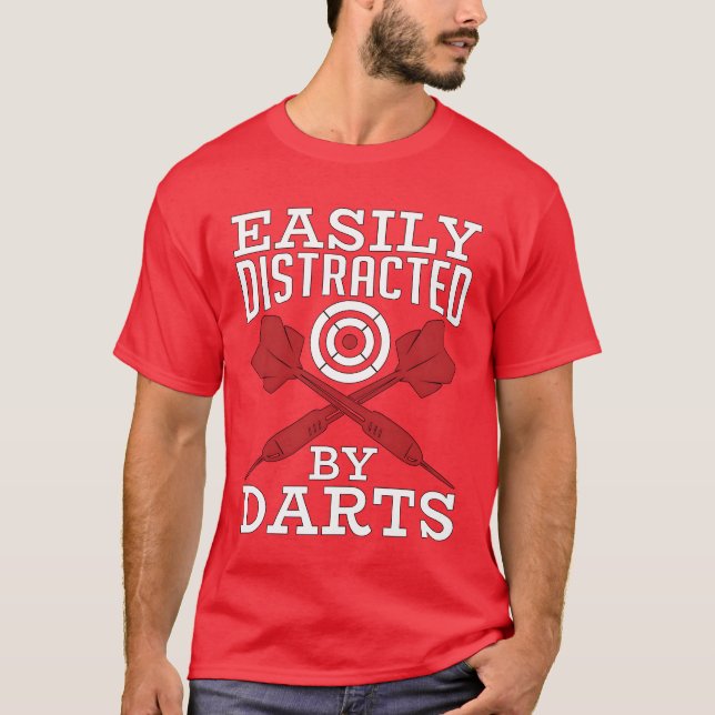 Camiseta Target Sports Easily Distracted By Darts Bullseye  (Frente)