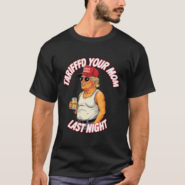 Camiseta Tarifou Sua Mãe Ontem À Noite Encantada (Frente)
