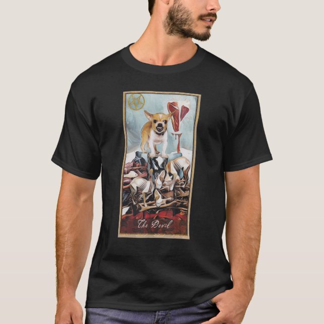 Camiseta Tarot Card The Devil And Dog Cosmic Graphic Cães (Frente)